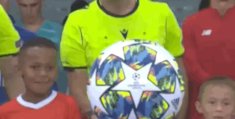 足球欧洲杯训练场出现意外，球员脚踝受伤