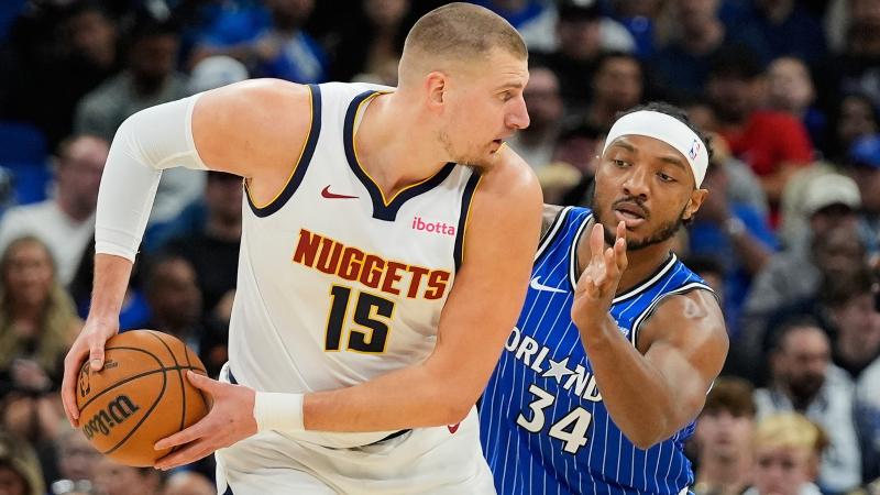 球星晒更衣室照，队内氛围引关注