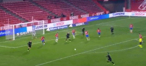 意大利上一场参加世界杯的首发11人：6人已退役，2人无球队